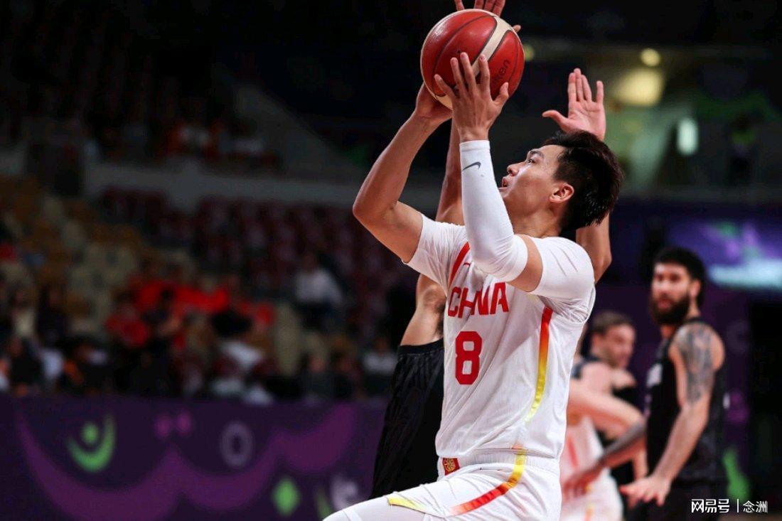 新疆狂赚1.6亿!赵睿年薪550万,名记:只是零花钱,还有户口房子